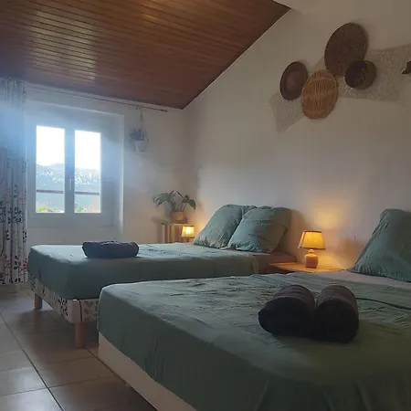 Maison d'hôtes Home-shanti Galamus -- Relais Rando - Vélo - Moto Saint-Paul-de-Fenouillet