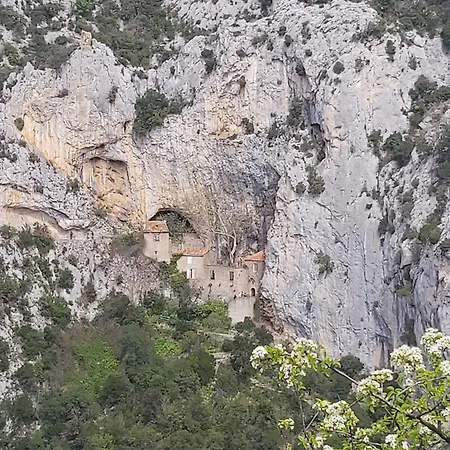 Home-shanti Galamus -- Relais Rando - Vélo - Moto Maison d'hôtes *